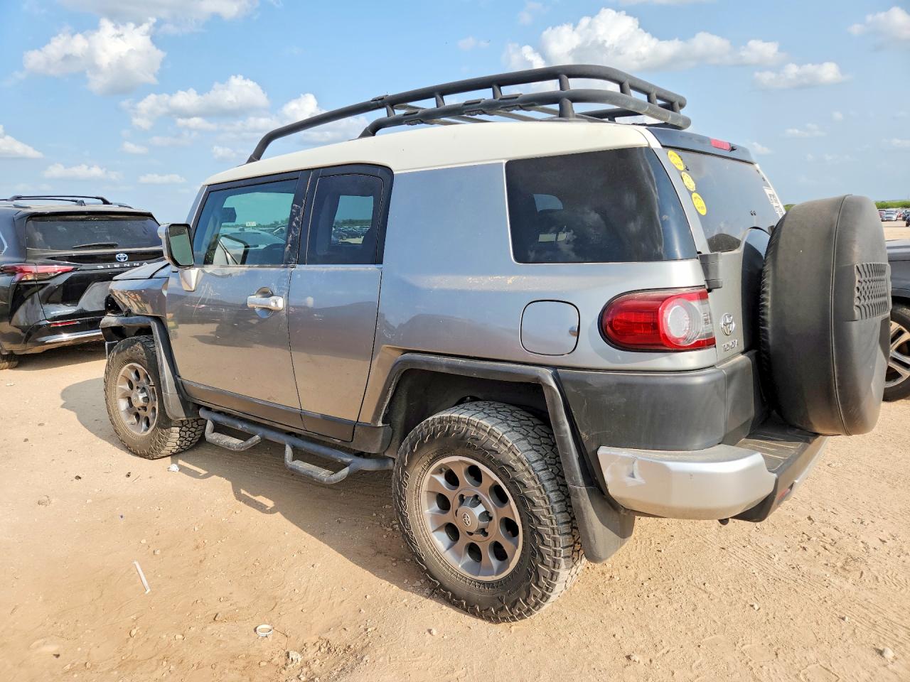 JTEBU4BF1CK117709 · 2012 TOYOTA FJ CRUISER · 2/12