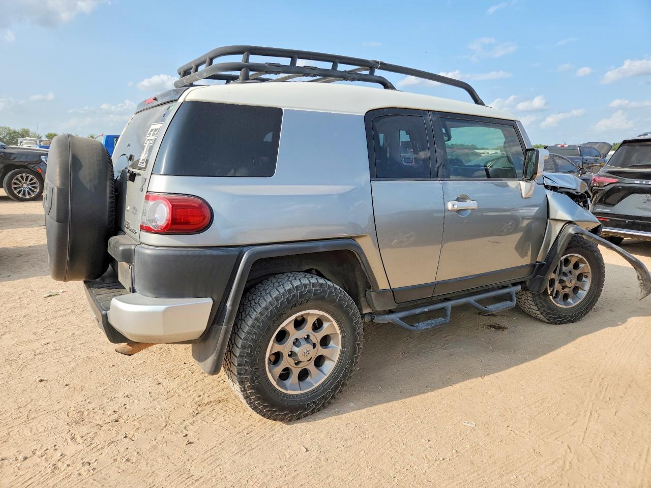 JTEBU4BF1CK117709 · 2012 TOYOTA FJ CRUISER · 3/12