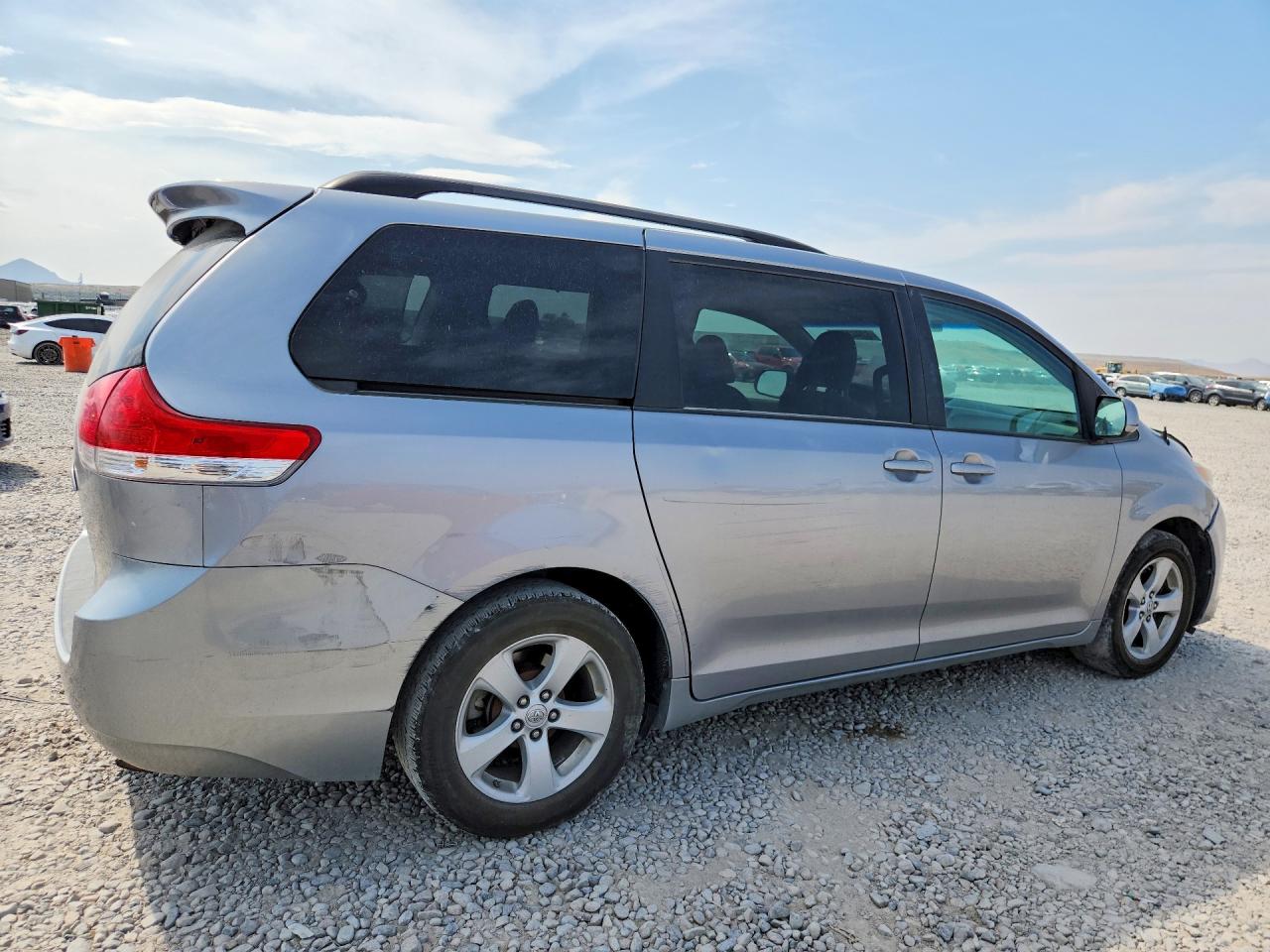 5TDKK3DC4BS119288 · 2011 TOYOTA SIENNA · 3/12