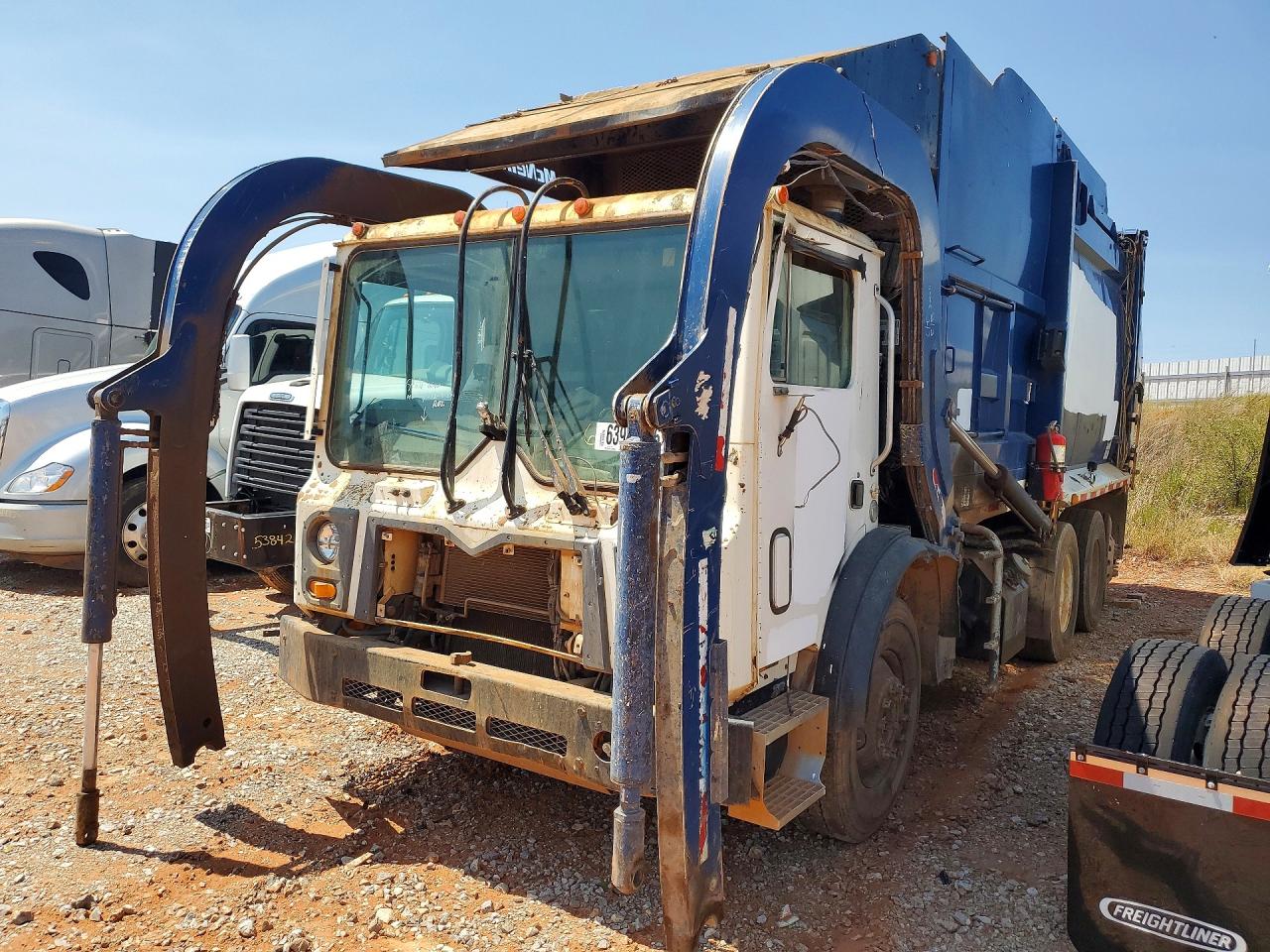 2015 MACK 600