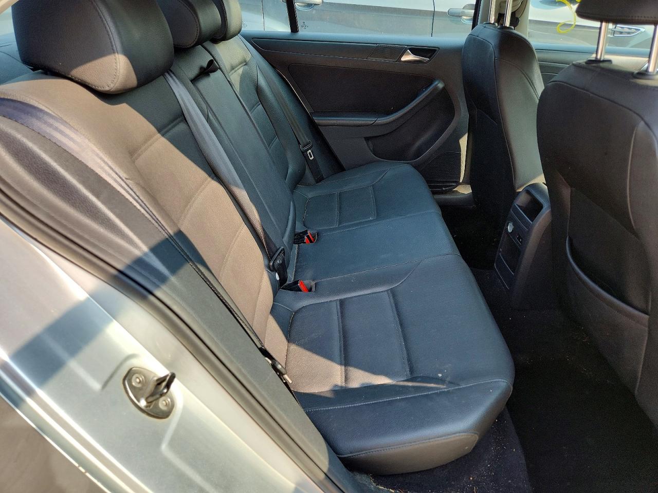 3VWDZ7AJ8BM051976 · 2011 VOLKSWAGEN JETTA · 10/12
