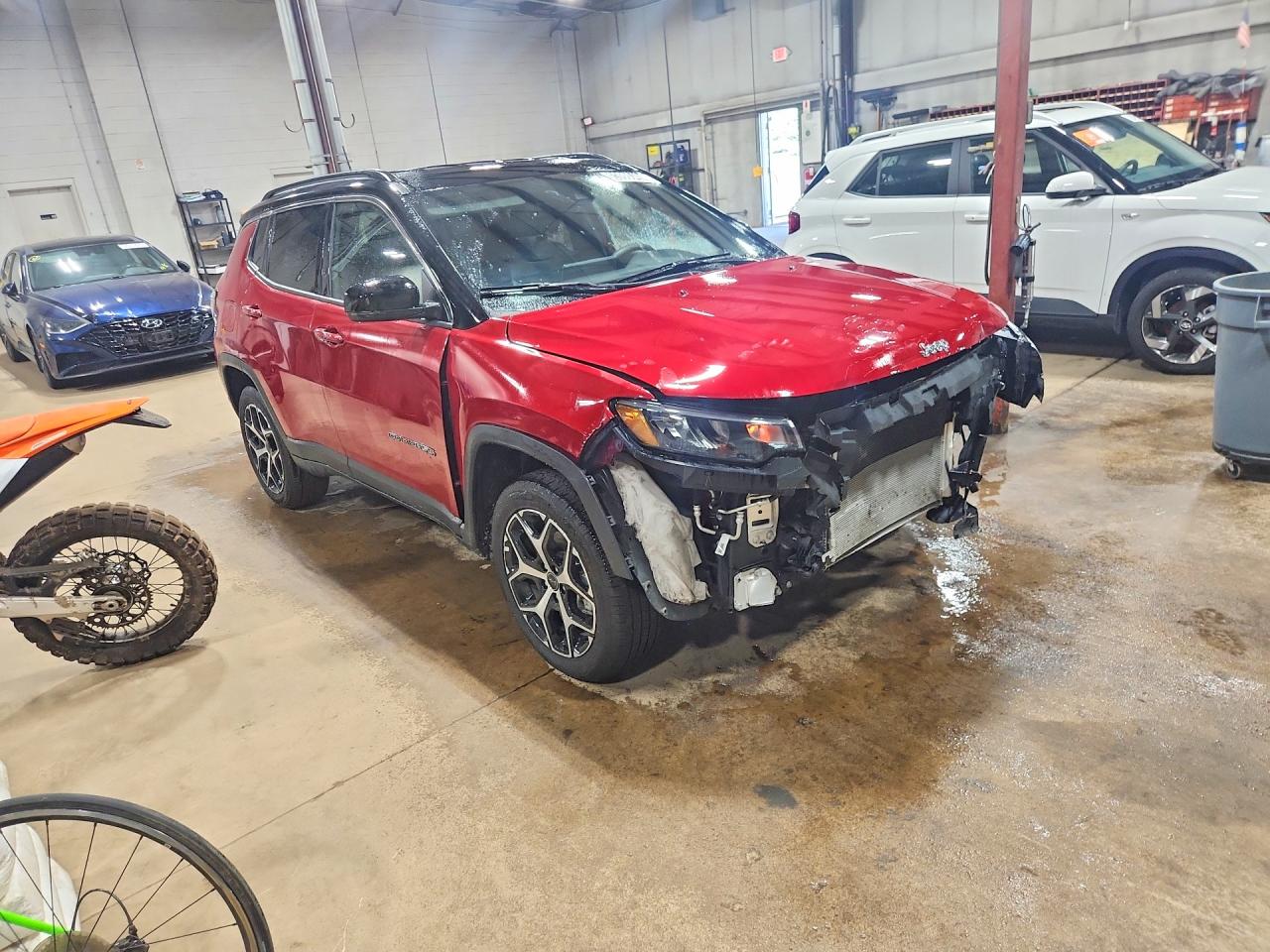 3C4NJDCN0ST565128 · 2025 JEEP COMPASS · 4/13