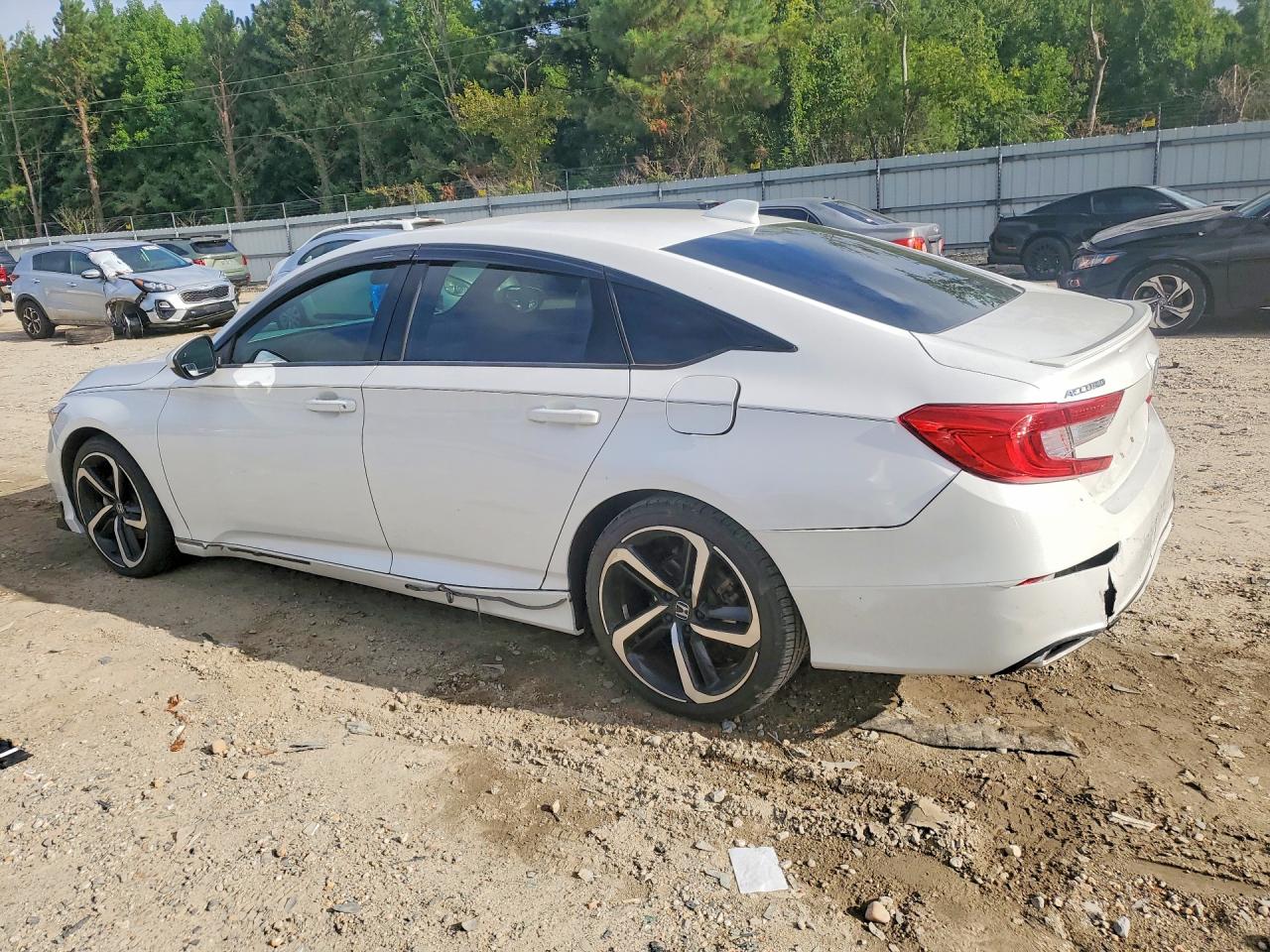 1HGCV2E36JA049214 · 2018 HONDA ACCORD · 2/13