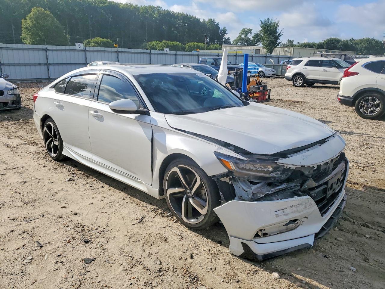 1HGCV2E36JA049214 · 2018 HONDA ACCORD · 4/13