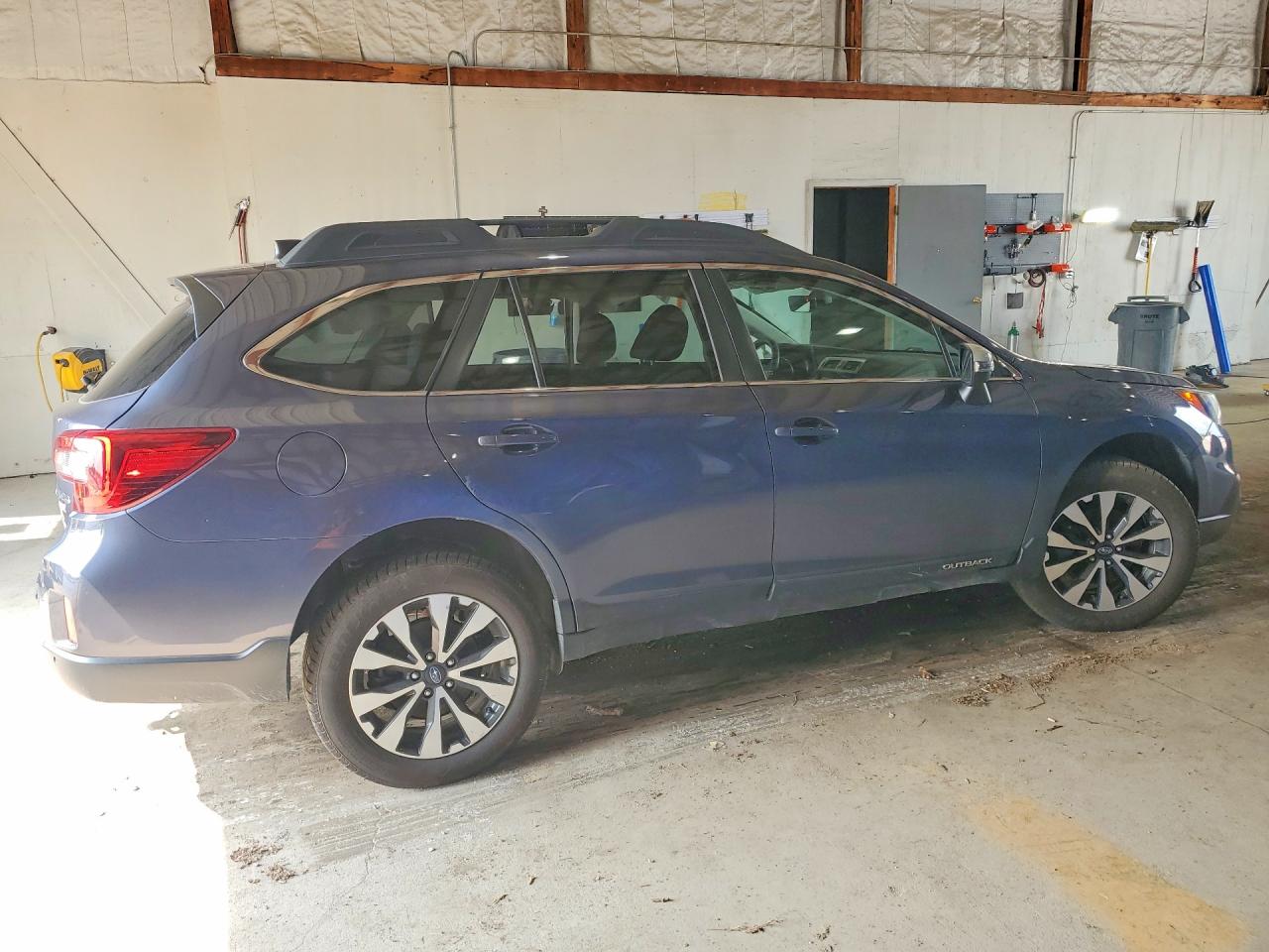 4S4BSANCXH3330911 · 2017 SUBARU OUTBACK · 3/13
