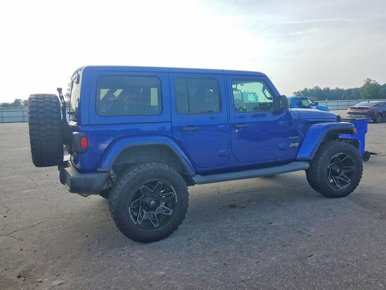 1C4HJXEG9JW296990 · 2018 JEEP WRANGLER UNLIMITED · 3/13
