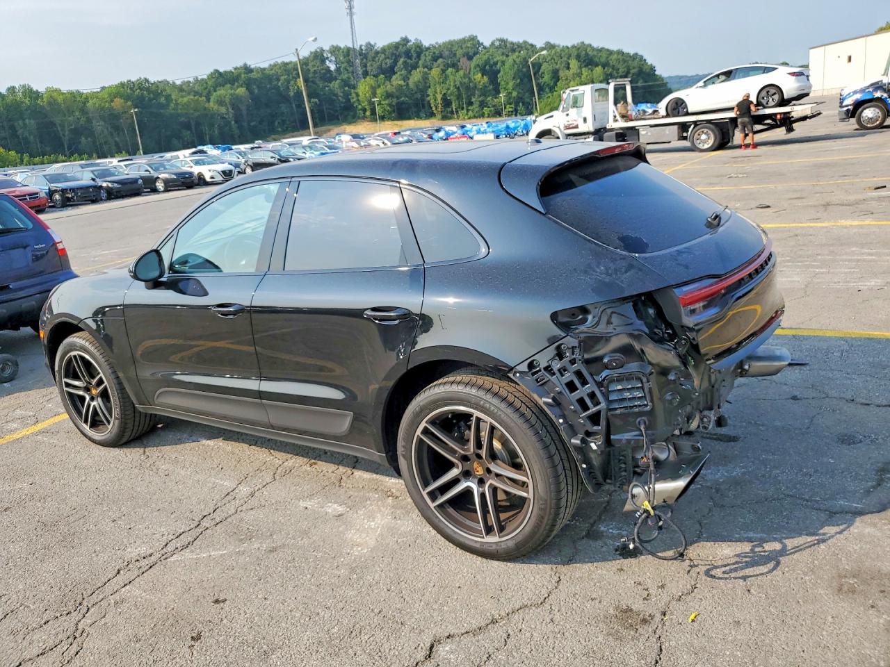 WP1AA2A59LLB15169 · 2020 PORSCHE MACAN · 2/14