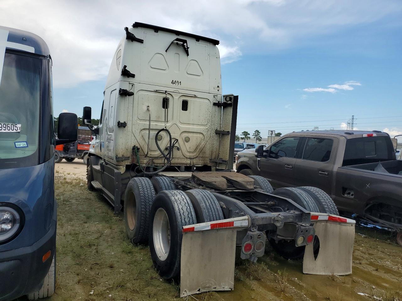 1FUJGLD57FLGJ0097 · 2015 FREIGHTLINER CASCADIA · 2/14
