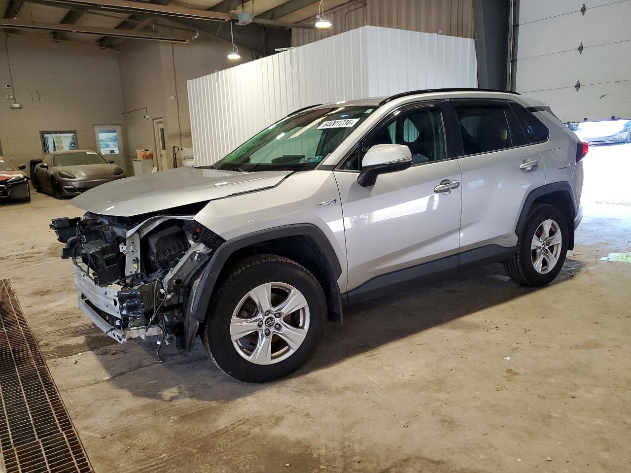 2T3RWRFV2KW040236 · 2019 TOYOTA RAV4 HYBRID