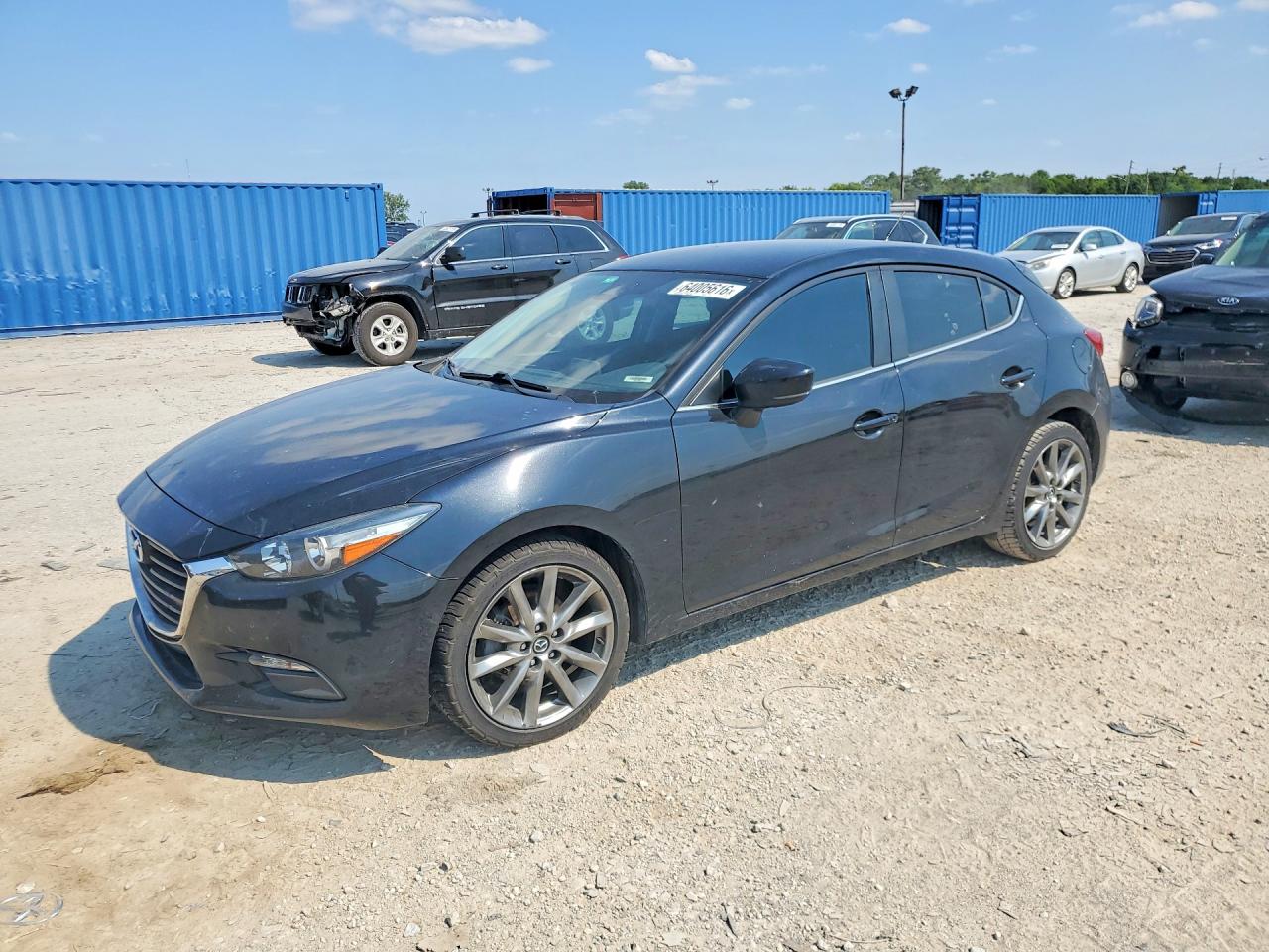 3MZBN1L37JM233925 · 2018 MAZDA 3