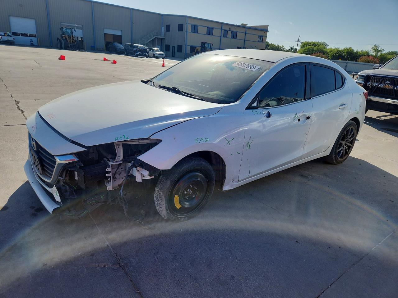 3MZBN1V32JM183450 · 2018 MAZDA 3