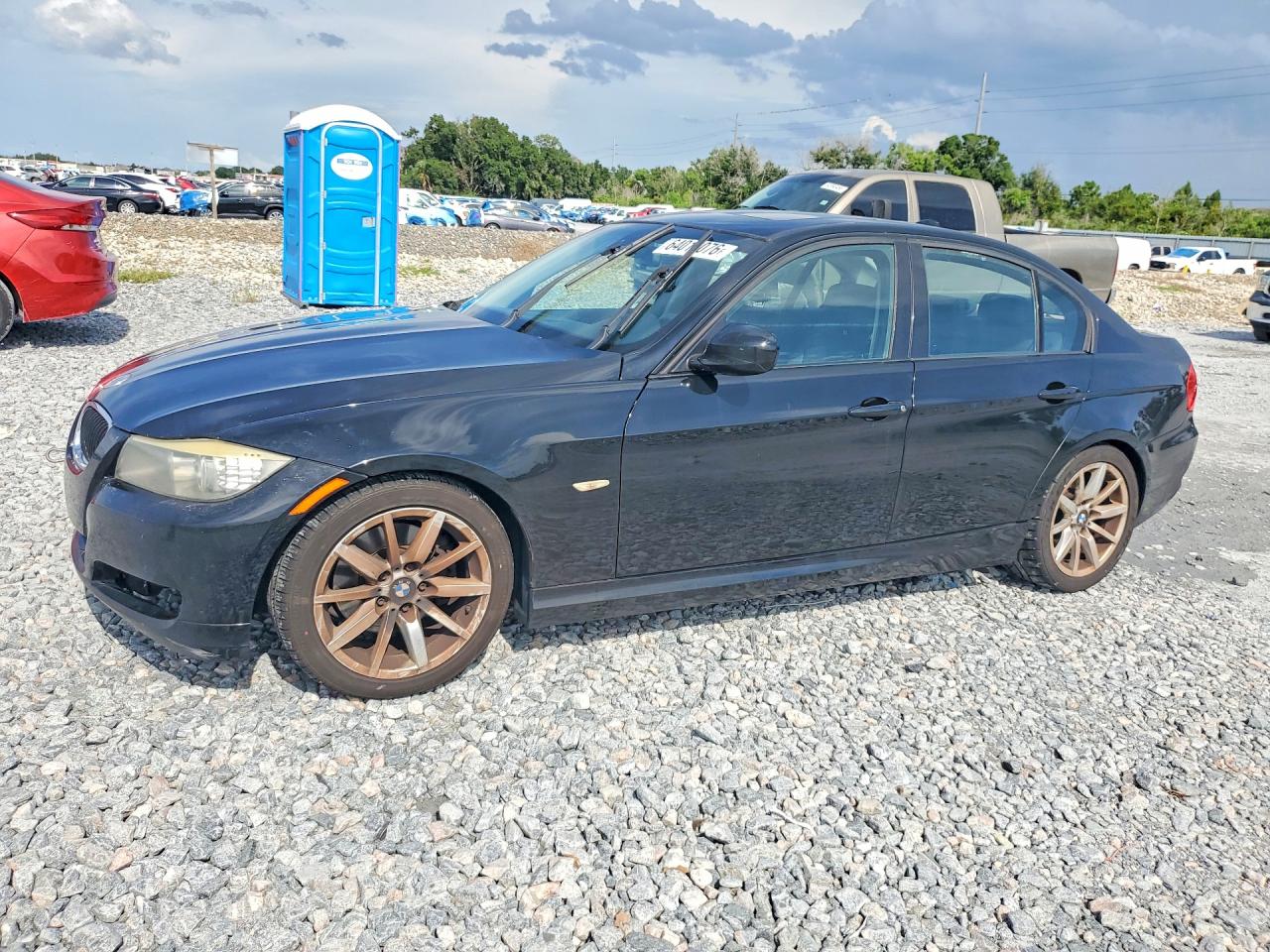 WBAPH77509NL85512 · 2009 BMW 328
