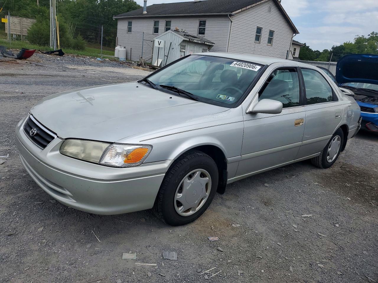 4T1BG22K7YU000723 · 2000 TOYOTA CAMRY