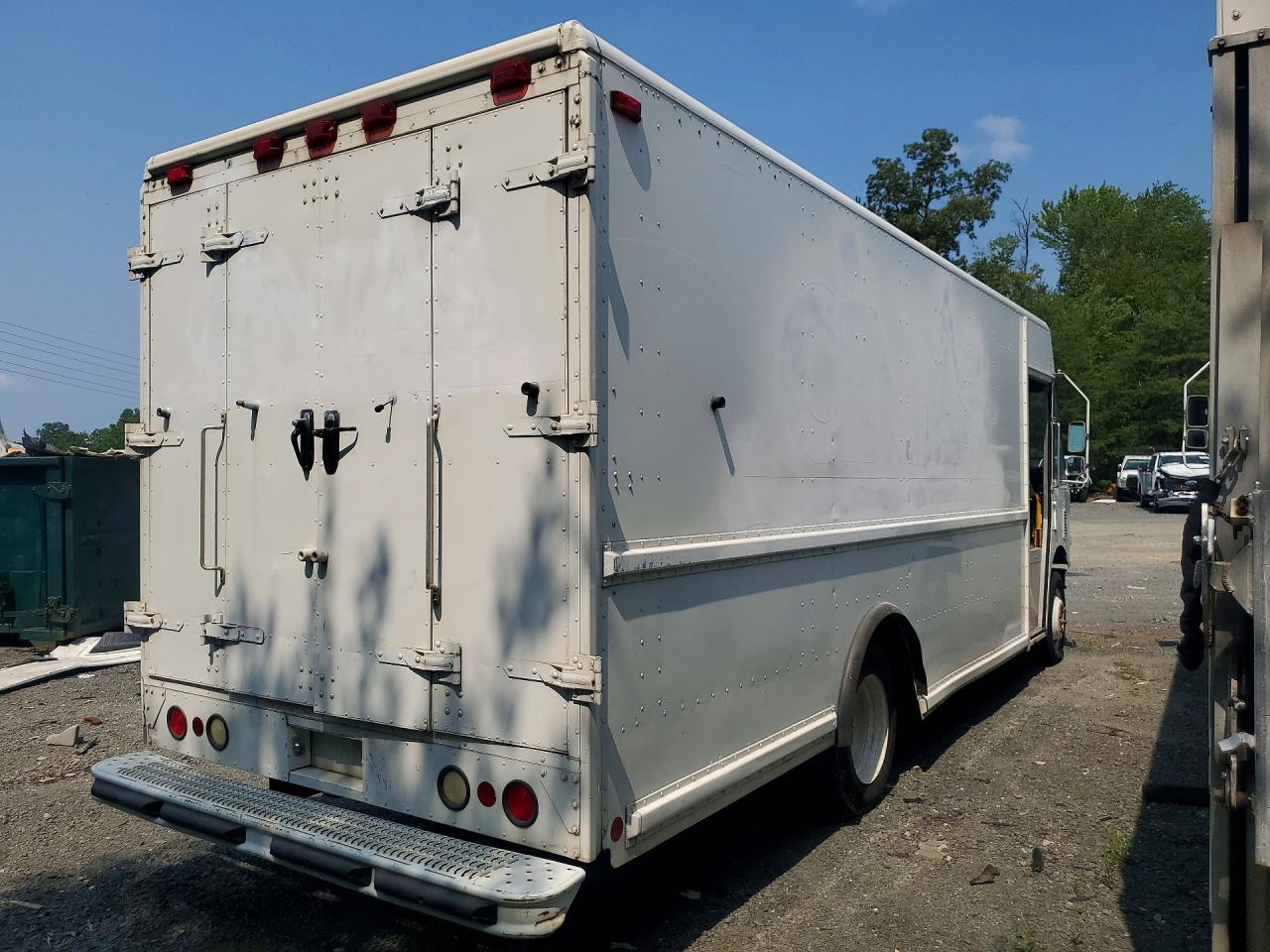 4UZAANCP34CM43380 · 2004 FREIGHTLINER MT45 CHASSIS · 3/13
