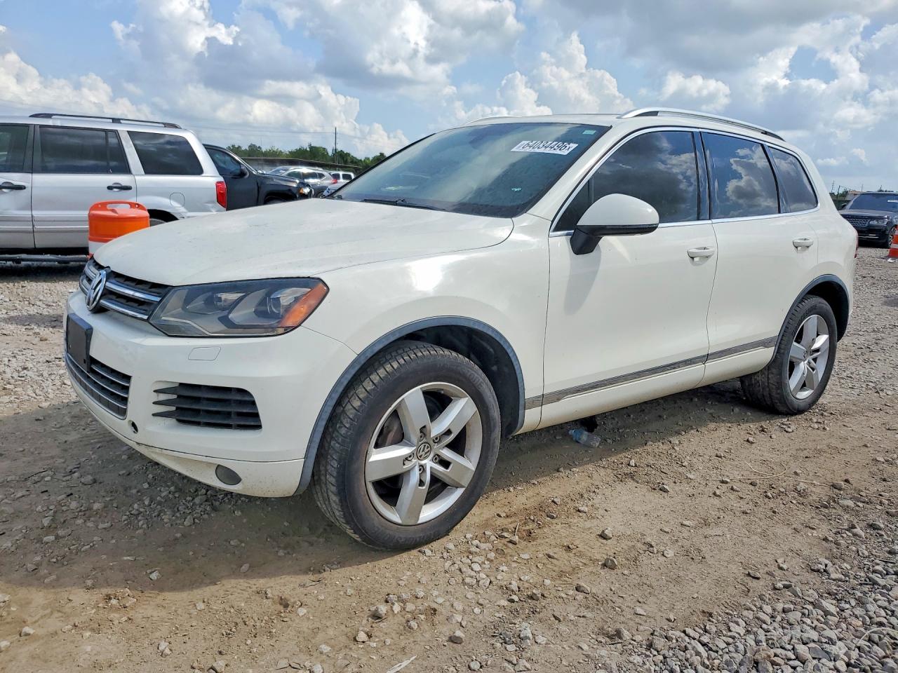 WVGFF9BP4BD005832 · 2011 VOLKSWAGEN TOUAREG