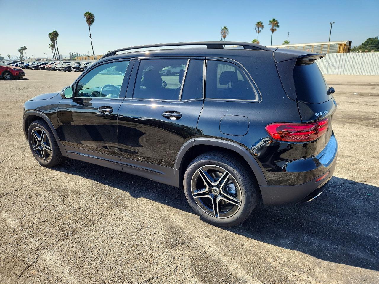W1N4M4GB8TW457539 · 2026 MERCEDES-BENZ GLB · 2/13