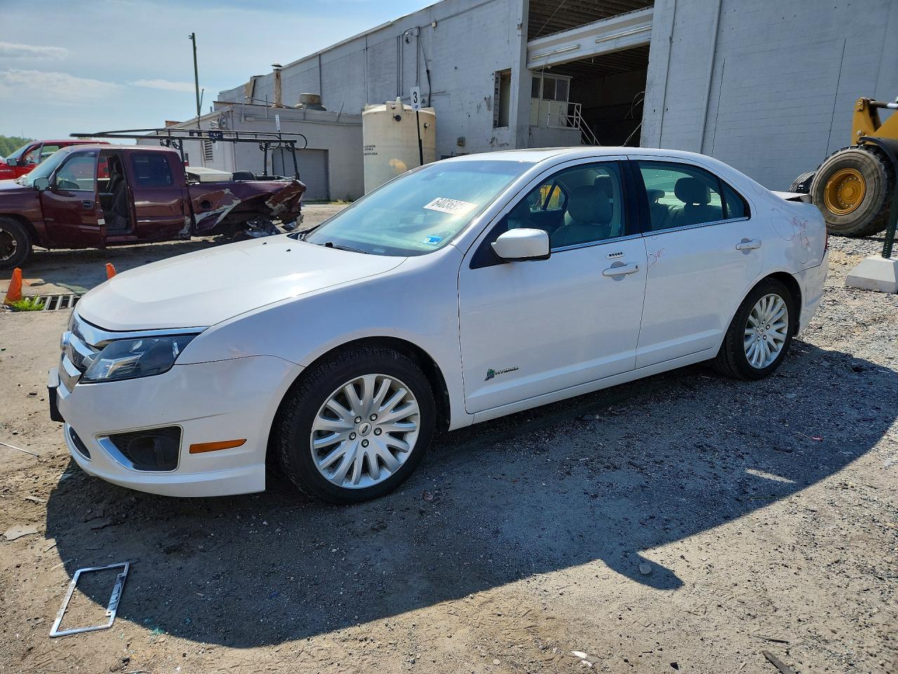 3FADP0L38BR171381 · 2011 FORD FUSION