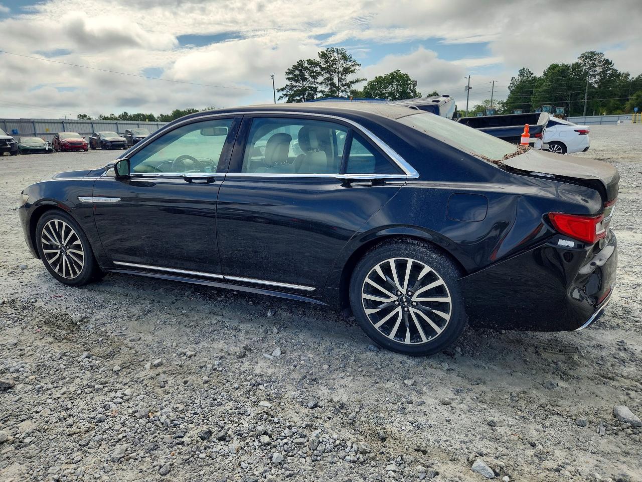 1LN6L9SK9H5630937 · 2017 LINCOLN CONTINENTAL · 2/12