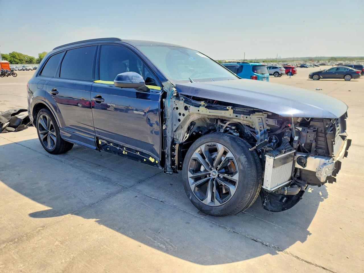 WA1LVBF76SD024002 · 2025 AUDI Q7 · 4/14