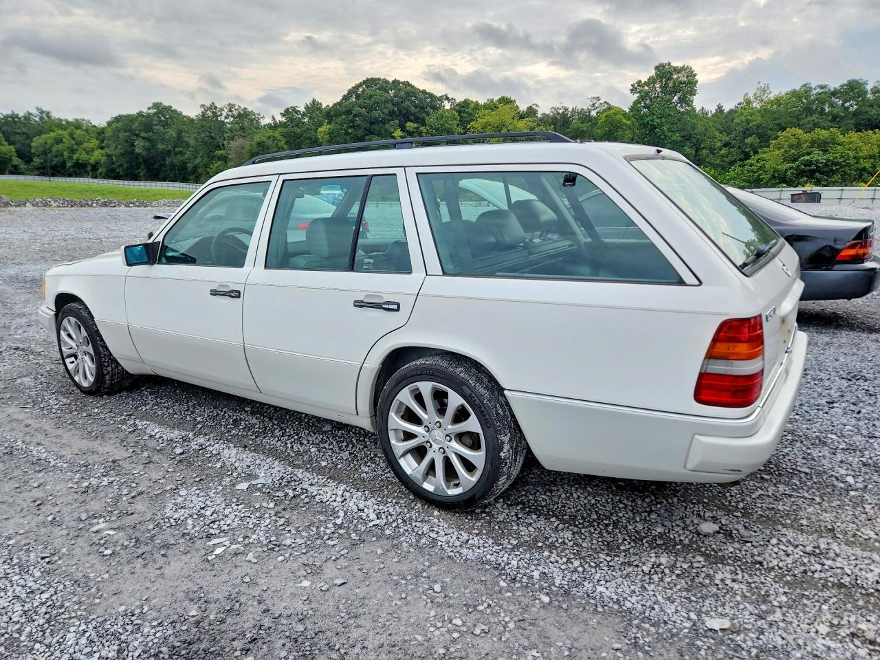 WDBEA92E3SF303126 · 1995 MERCEDES-BENZ E · 2/12
