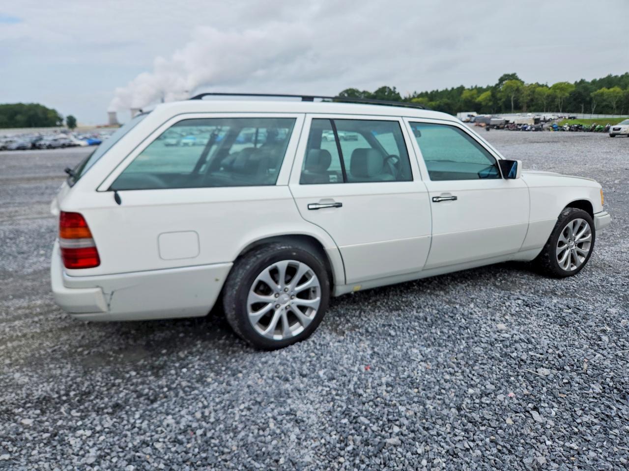 WDBEA92E3SF303126 · 1995 MERCEDES-BENZ E · 3/12