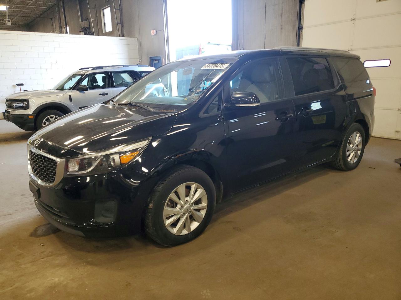 KNDMB5C16G6085933 · 2016 KIA SEDONA