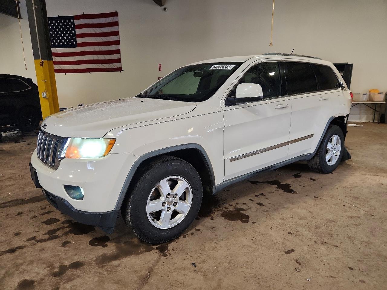 1J4RR4GG0BC555128 · 2011 JEEP GRAND CHEROKEE