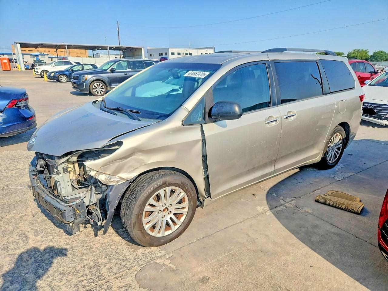 5TDYK3DC6GS702513 · 2016 TOYOTA SIENNA