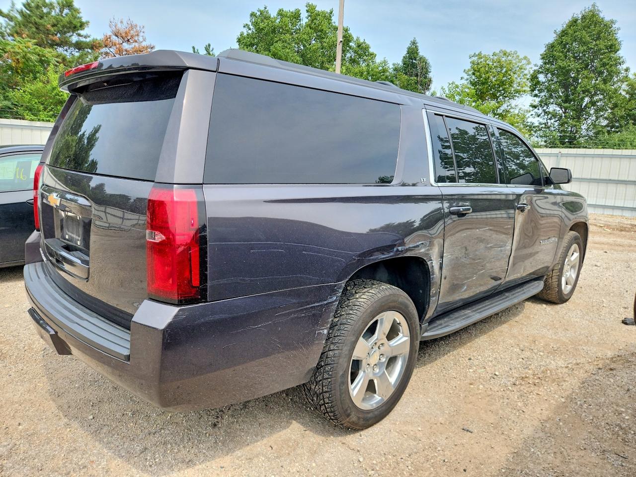 1GNSKHKC3HR198242 · 2017 CHEVROLET SUBURBAN · 3/13