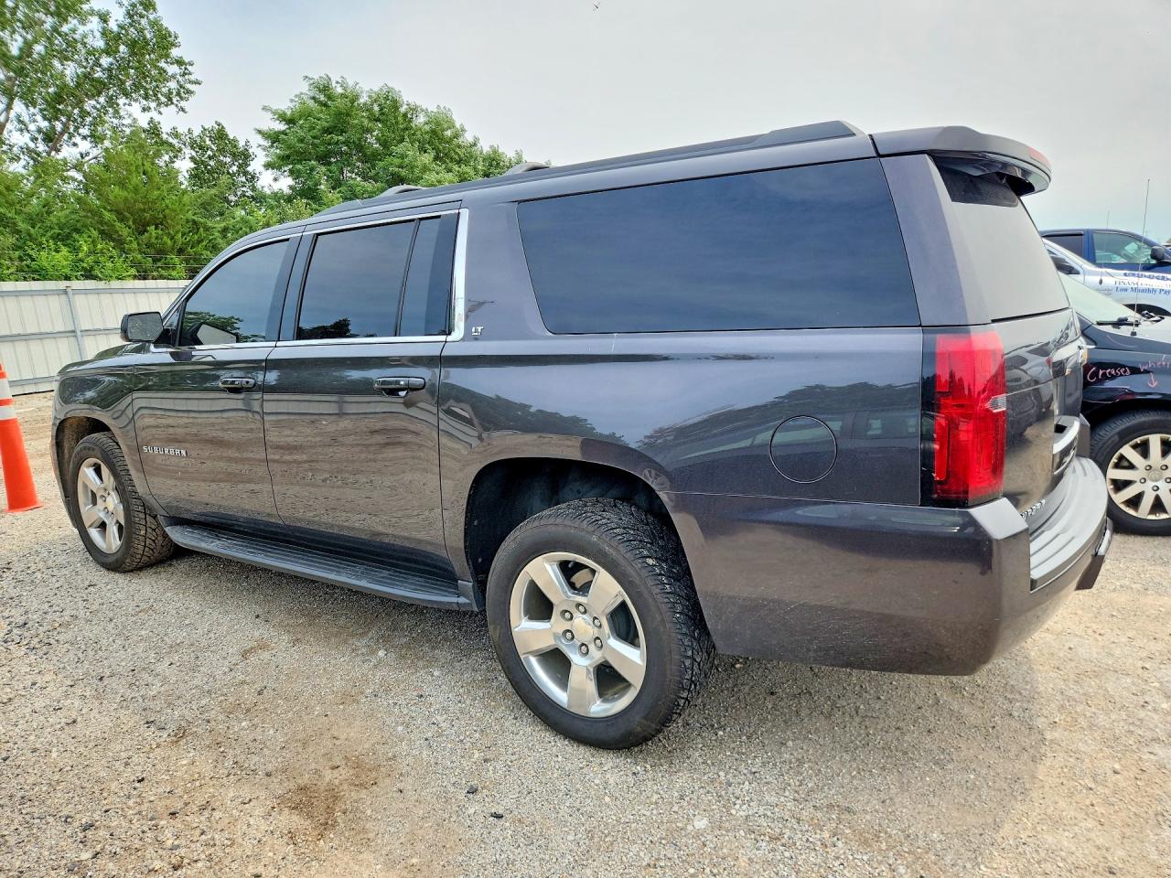 1GNSKHKC3HR198242 · 2017 CHEVROLET SUBURBAN · 2/13