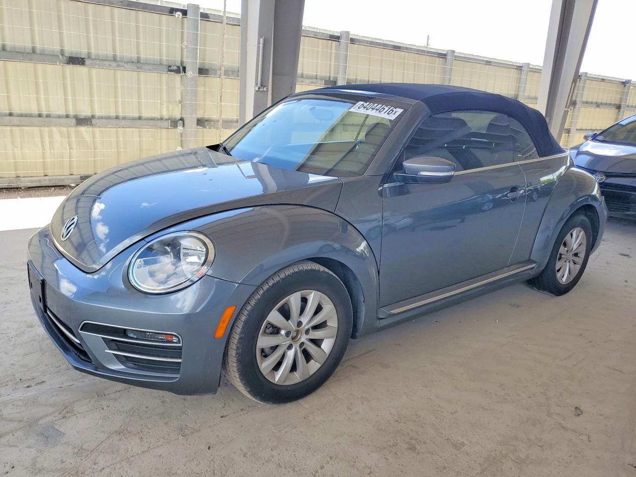 3VW5DAATXJM502227 · 2018 VOLKSWAGEN BEETLE