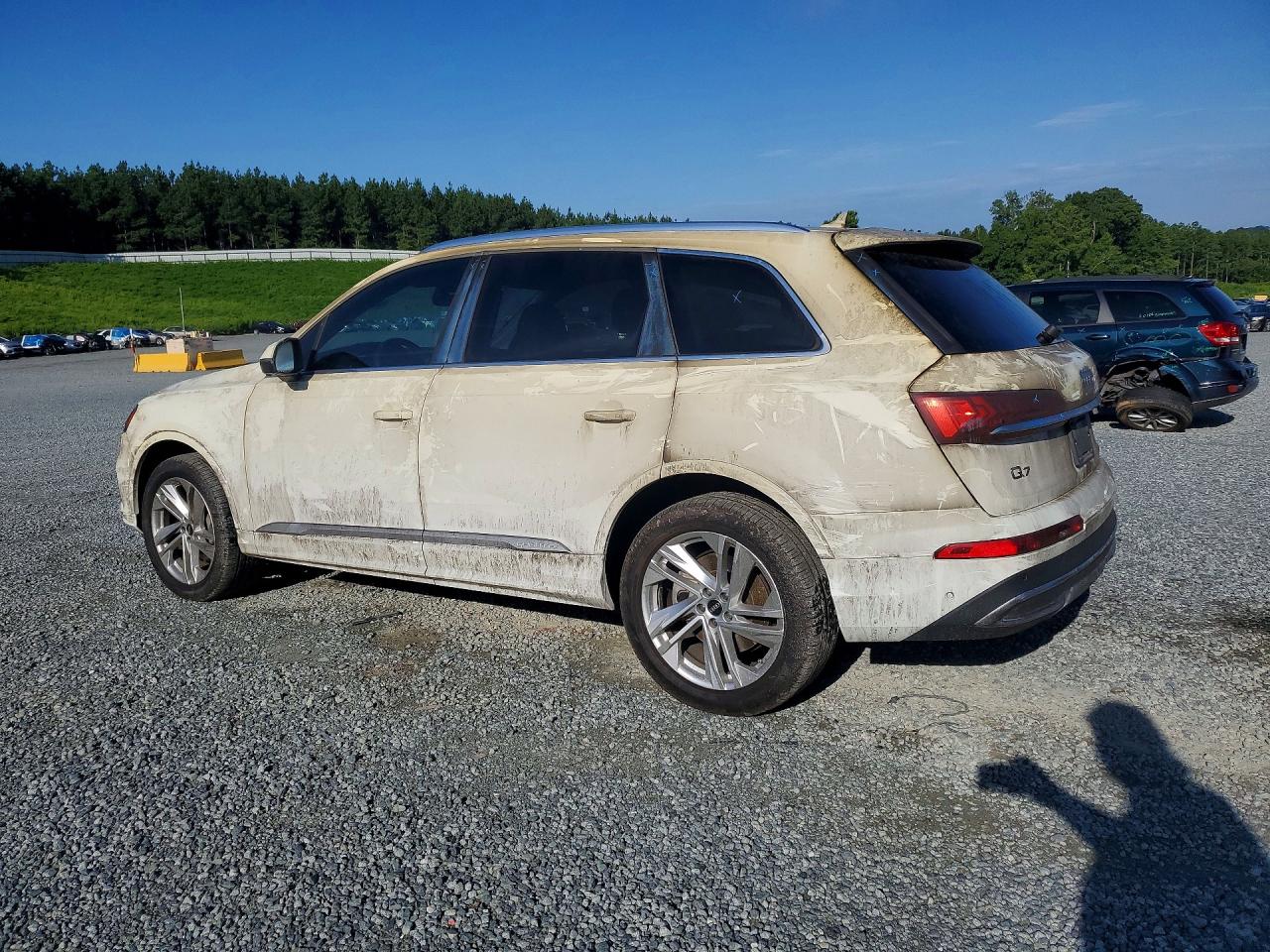 WA1LXBF79ND016927 · 2022 AUDI Q7 · 2/13