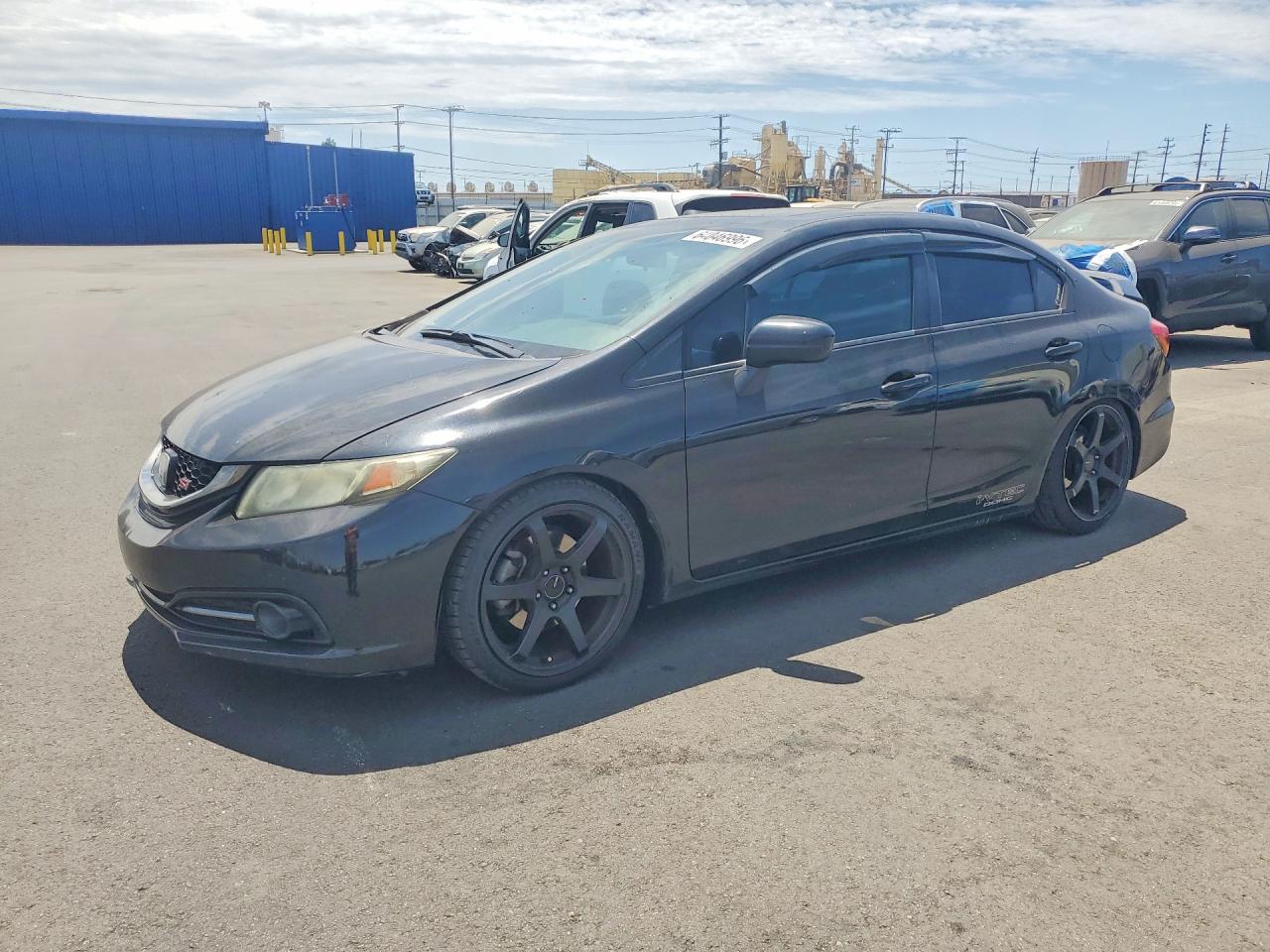 2HGFB6E58FH702469 · 2015 HONDA CIVIC