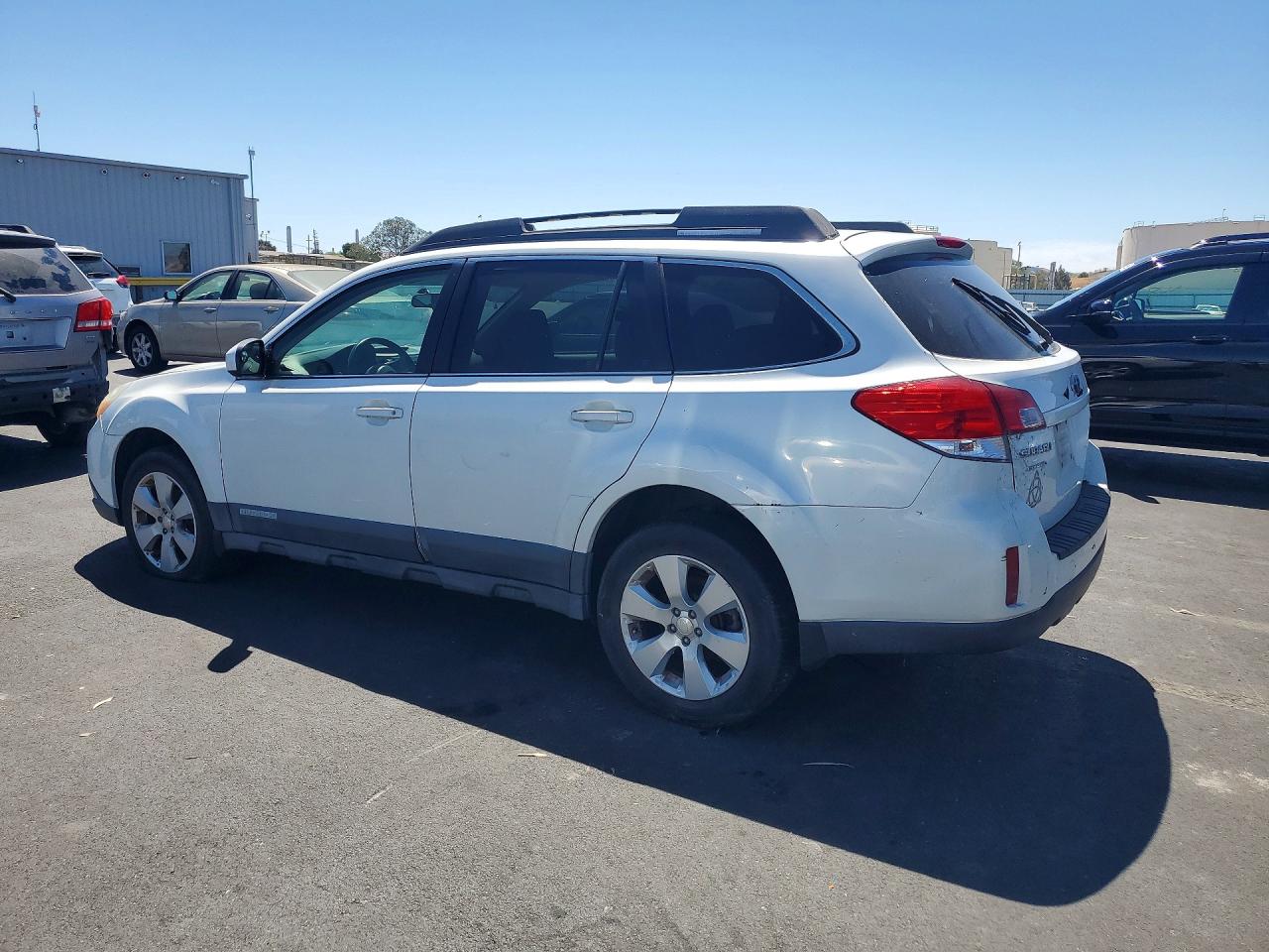 4S4BRBCC3A3327715 · 2010 SUBARU OUTBACK · 2/13