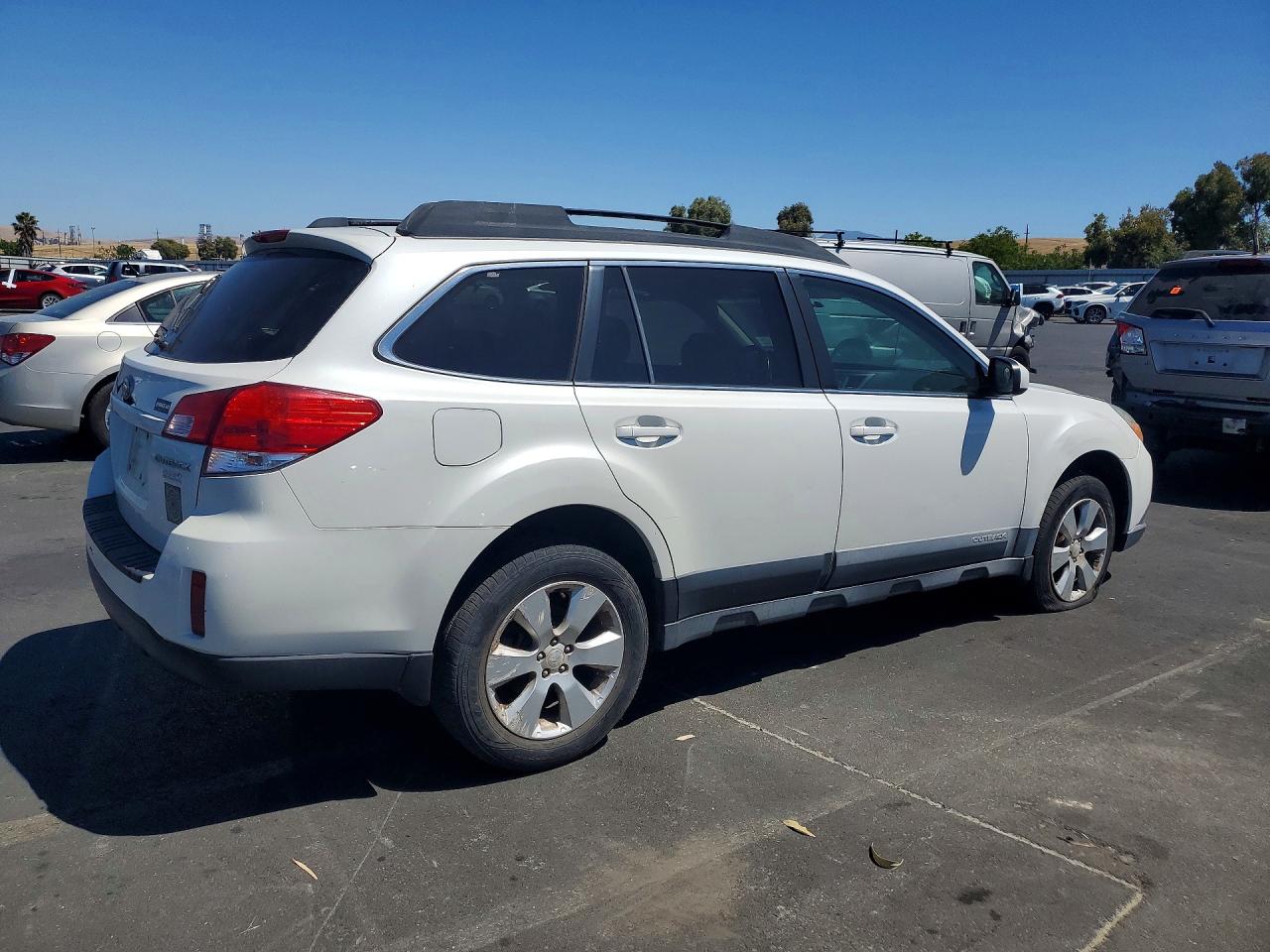 4S4BRBCC3A3327715 · 2010 SUBARU OUTBACK · 3/13