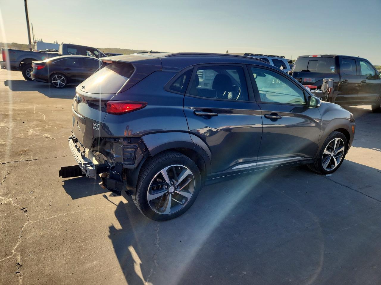 KM8K5CA59JU128278 · 2018 HYUNDAI KONA · 3/13