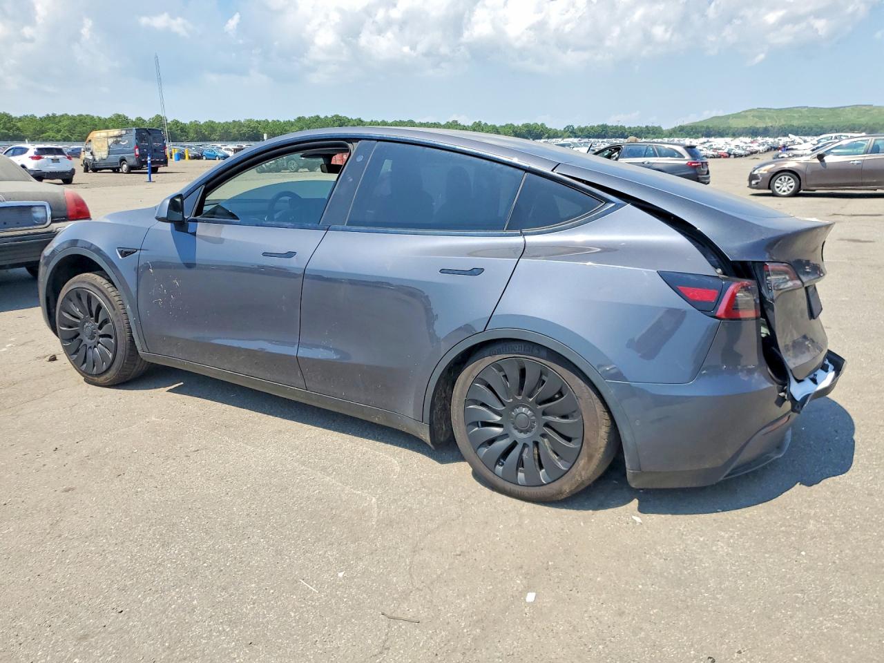 5YJYGDEEXMF203821 · 2021 TESLA MODEL Y · 2/14