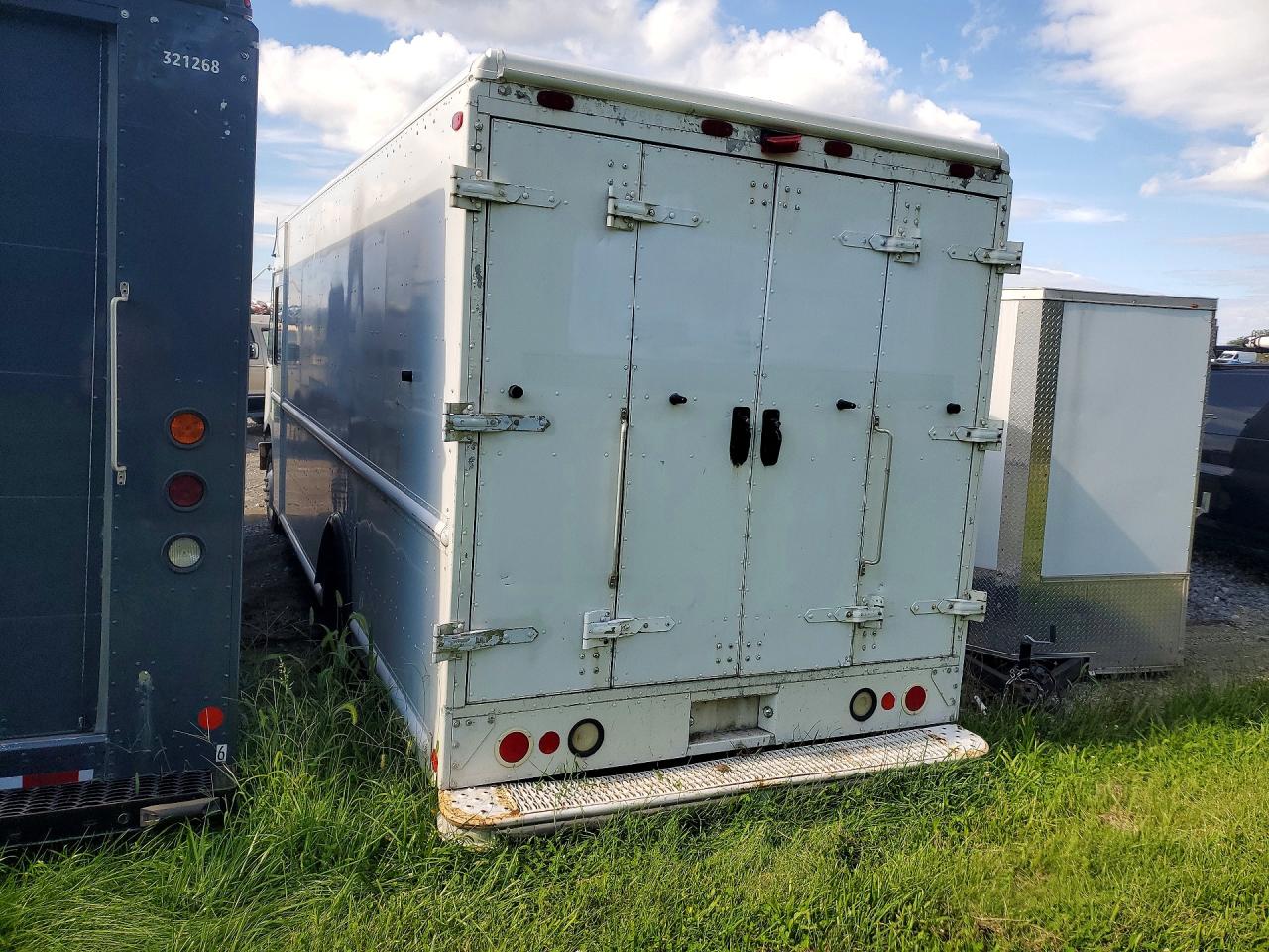 4UZAANBW17CY45024 · 2007 FREIGHTLINER CHASSIS · 2/13