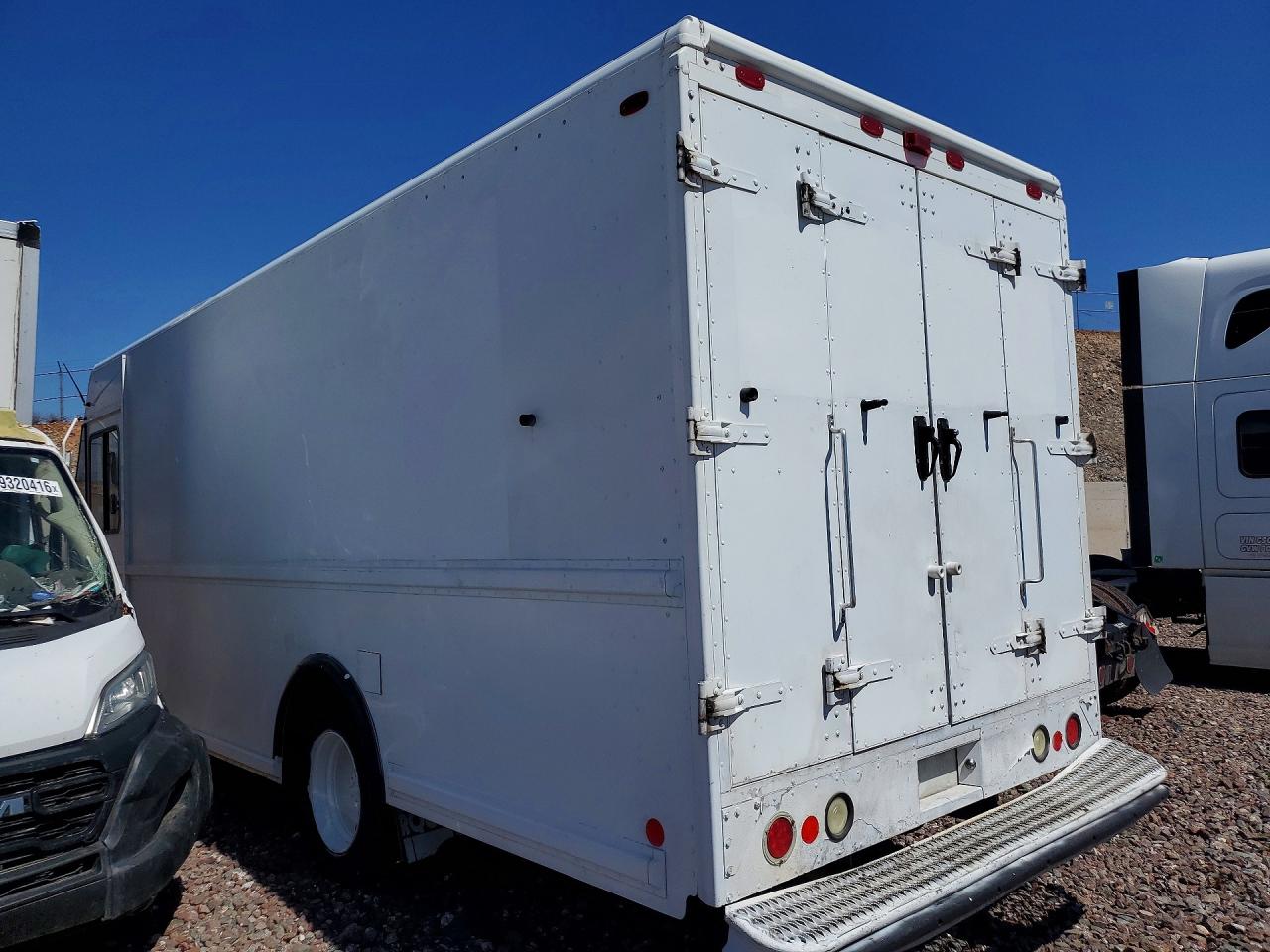 4UZAANBW15CU14941 · 2005 FREIGHTLINER MT45 CHASSIS · 2/12