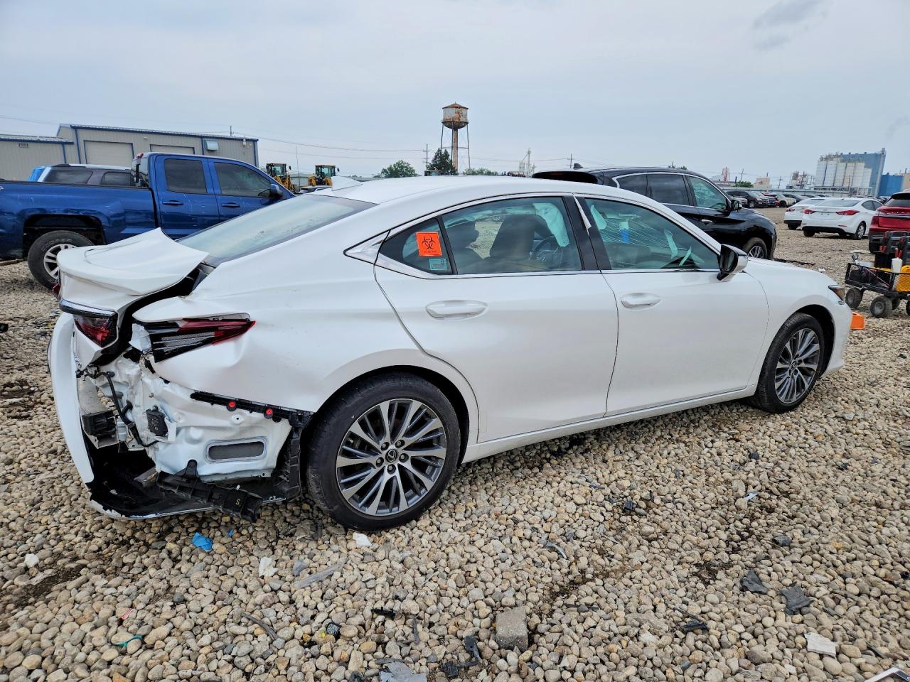 58AD11D1XMU001876 · 2021 LEXUS ES 250 · 3/12