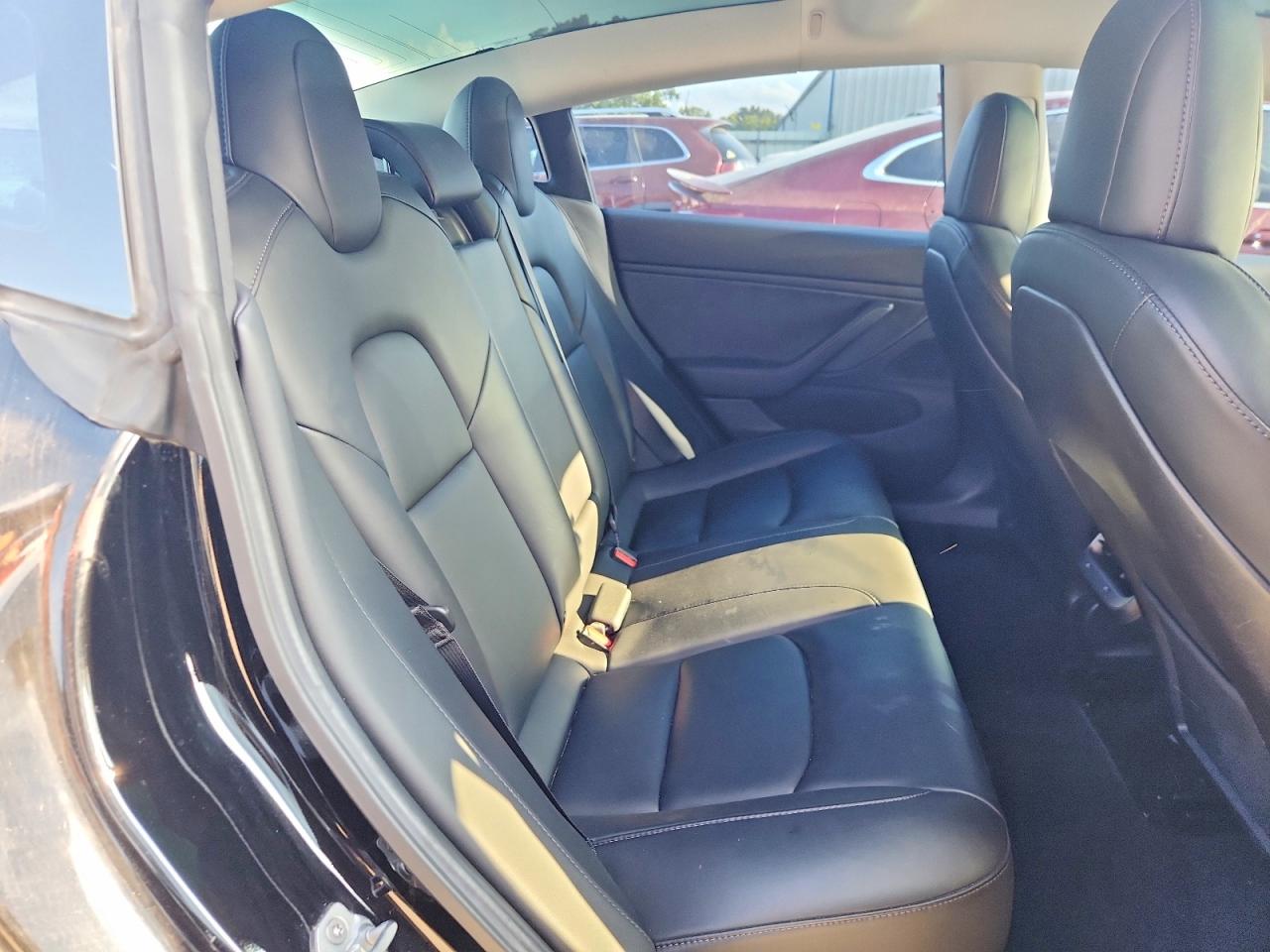 5YJ3E1EB8KF413268 · 2019 TESLA MODEL 3 · 10/12