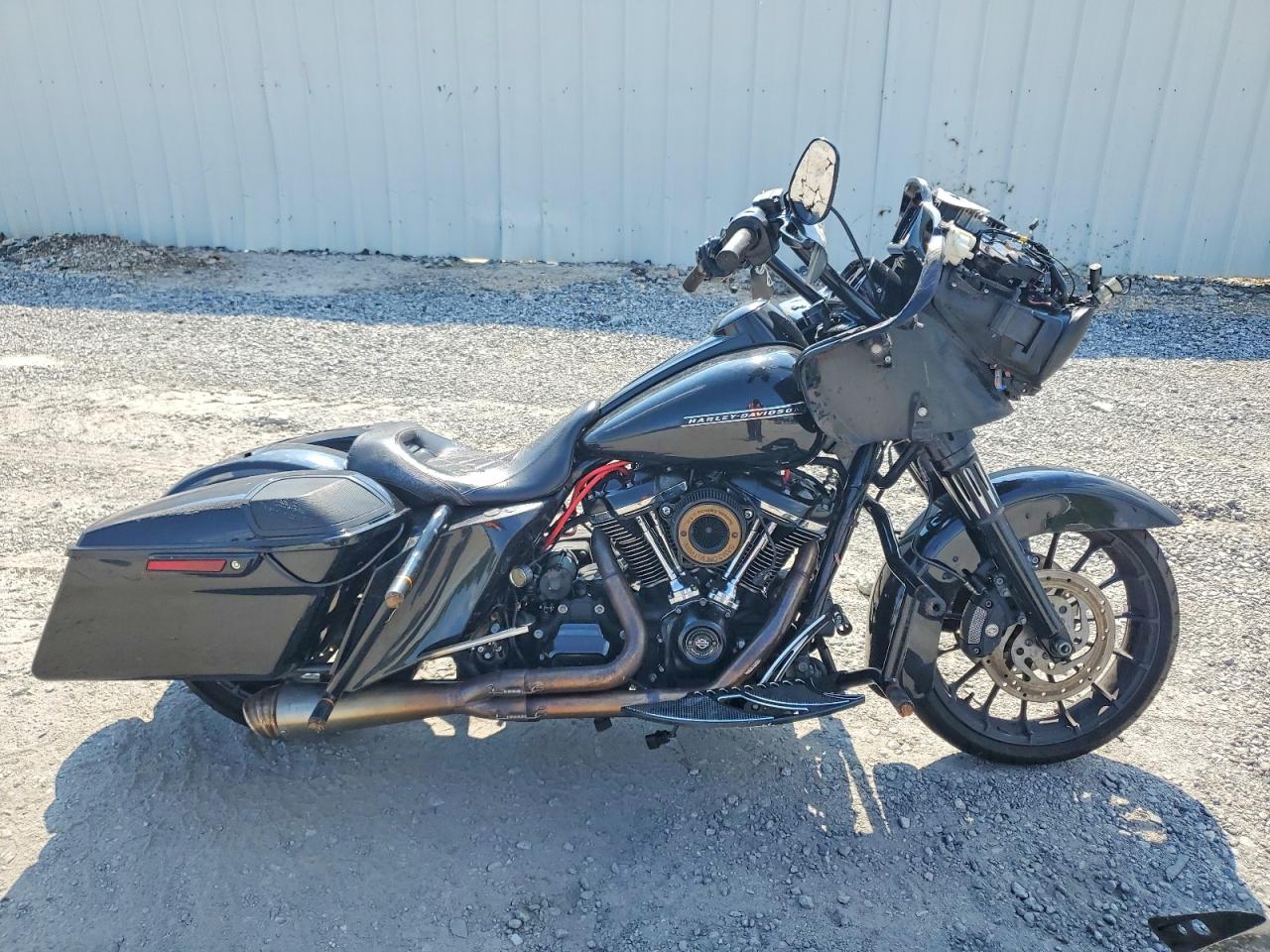 1HD1KTC1XJB620394 · 2018 HARLEY-DAVIDSON FLTRXS