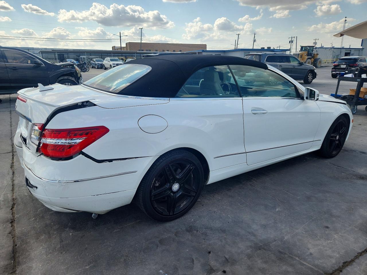 WDDKK5KFXDF188052 · 2013 MERCEDES-BENZ E · 3/12