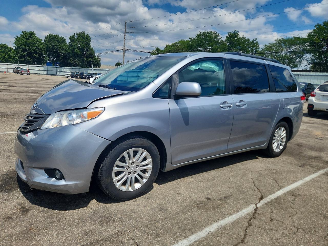 5TDYK3DC1BS088897 · 2011 TOYOTA SIENNA