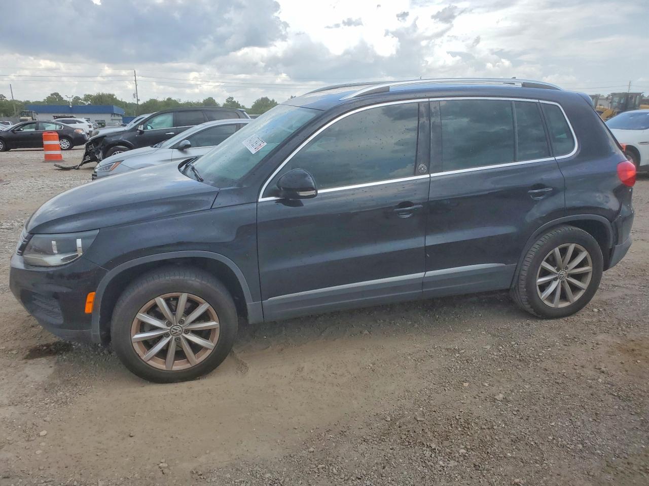 WVGSV7AX8HK014965 · 2017 VOLKSWAGEN TIGUAN