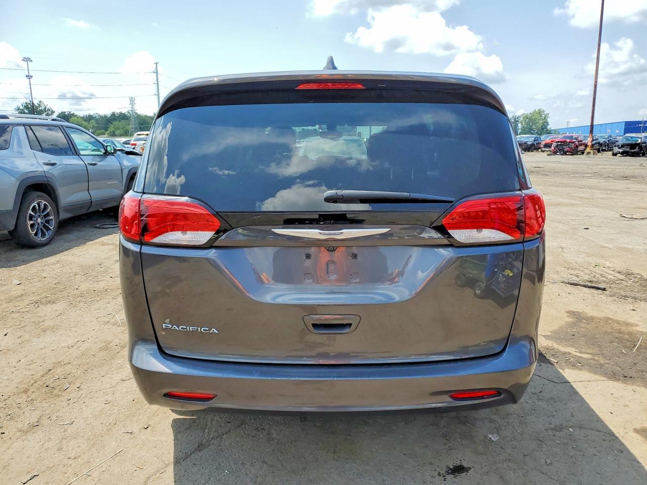 2C4RC1DG9HR720183 · 2017 CHRYSLER PACIFICA · 6/13