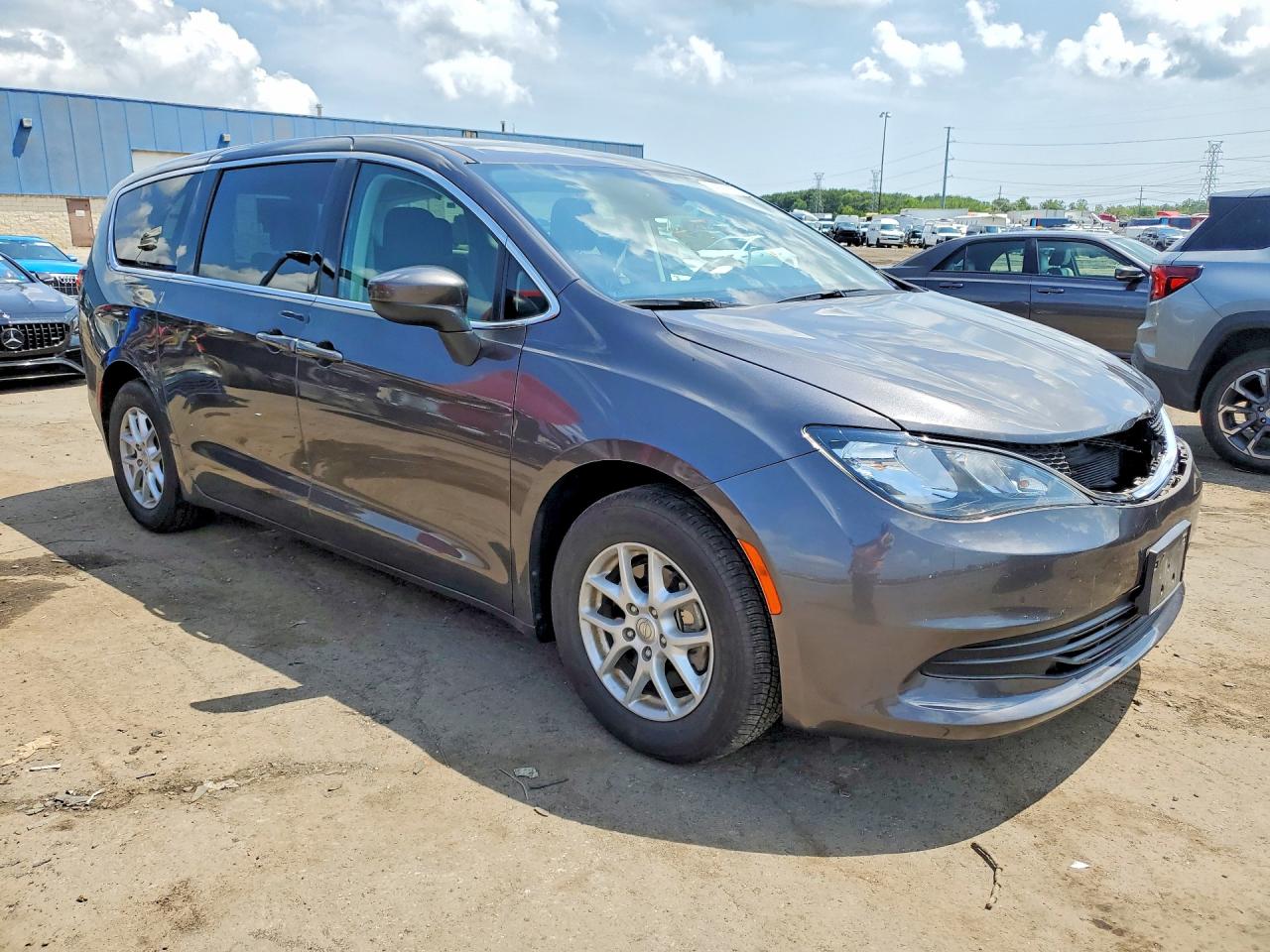 2C4RC1DG9HR720183 · 2017 CHRYSLER PACIFICA · 4/13