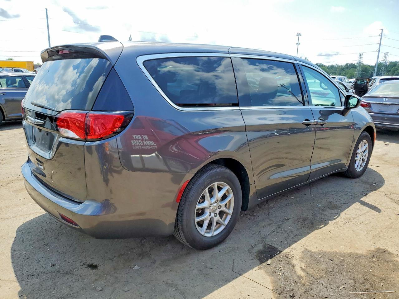 2C4RC1DG9HR720183 · 2017 CHRYSLER PACIFICA · 3/13