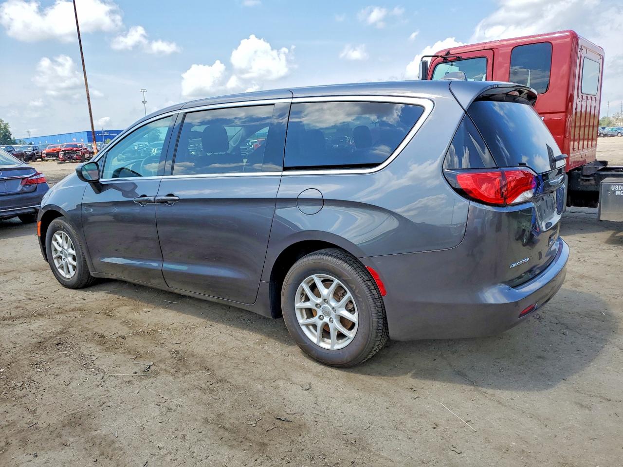 2C4RC1DG9HR720183 · 2017 CHRYSLER PACIFICA · 2/13