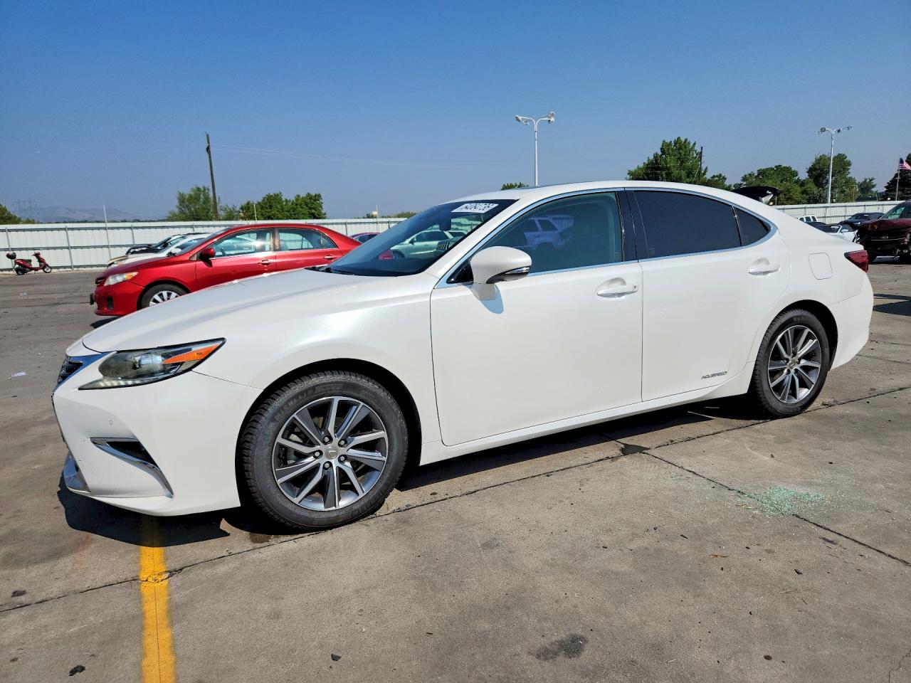 JTHBW1GG2G2102834 · 2016 LEXUS ES